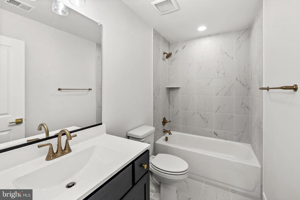 HUNTING LANE, WARRENTON, Virginia 20186, 4 Bedrooms Bedrooms, ,4 BathroomsBathrooms,Residential,HUNTING LANE,VAFQ2022380 MLS # VAFQ2022380