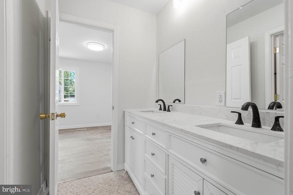 5 WOODLAKE DR, CHARLOTTESVILLE, Virginia 22901, 3 Bedrooms Bedrooms, ,1 BathroomBathrooms,Residential,5 WOODLAKE DR,VAAB2001250 MLS # VAAB2001250