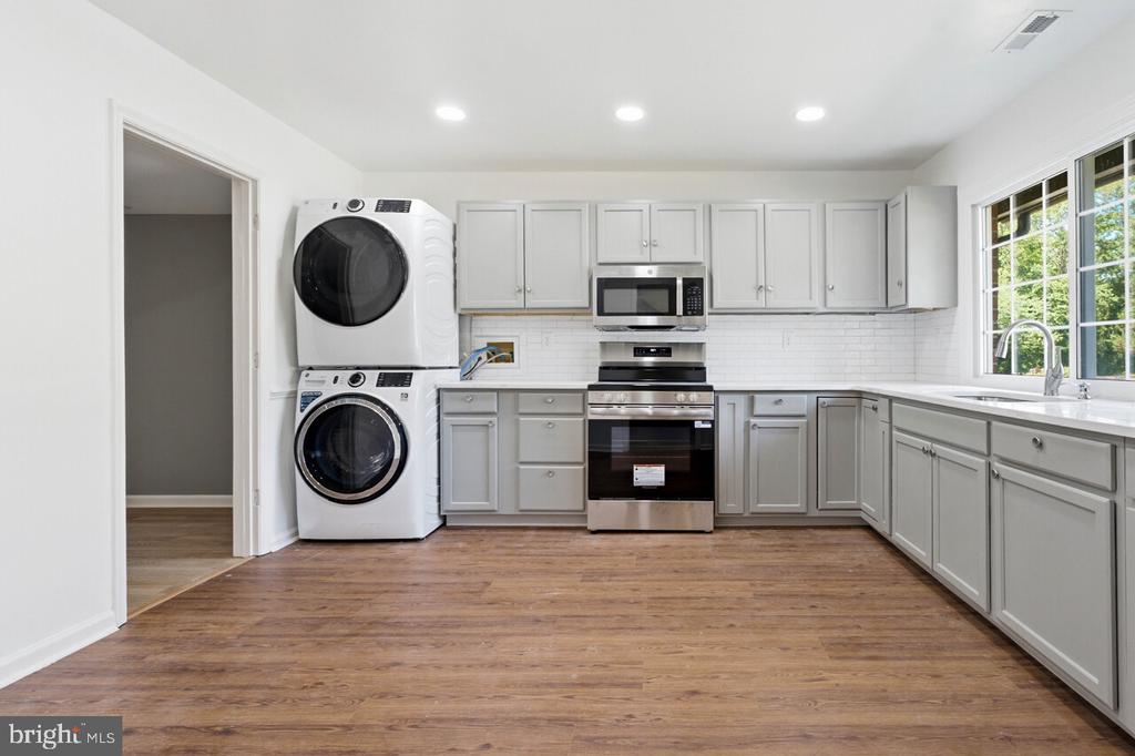 5 WOODLAKE DR, CHARLOTTESVILLE, Virginia 22901, 3 Bedrooms Bedrooms, ,1 BathroomBathrooms,Residential,5 WOODLAKE DR,VAAB2001250 MLS # VAAB2001250