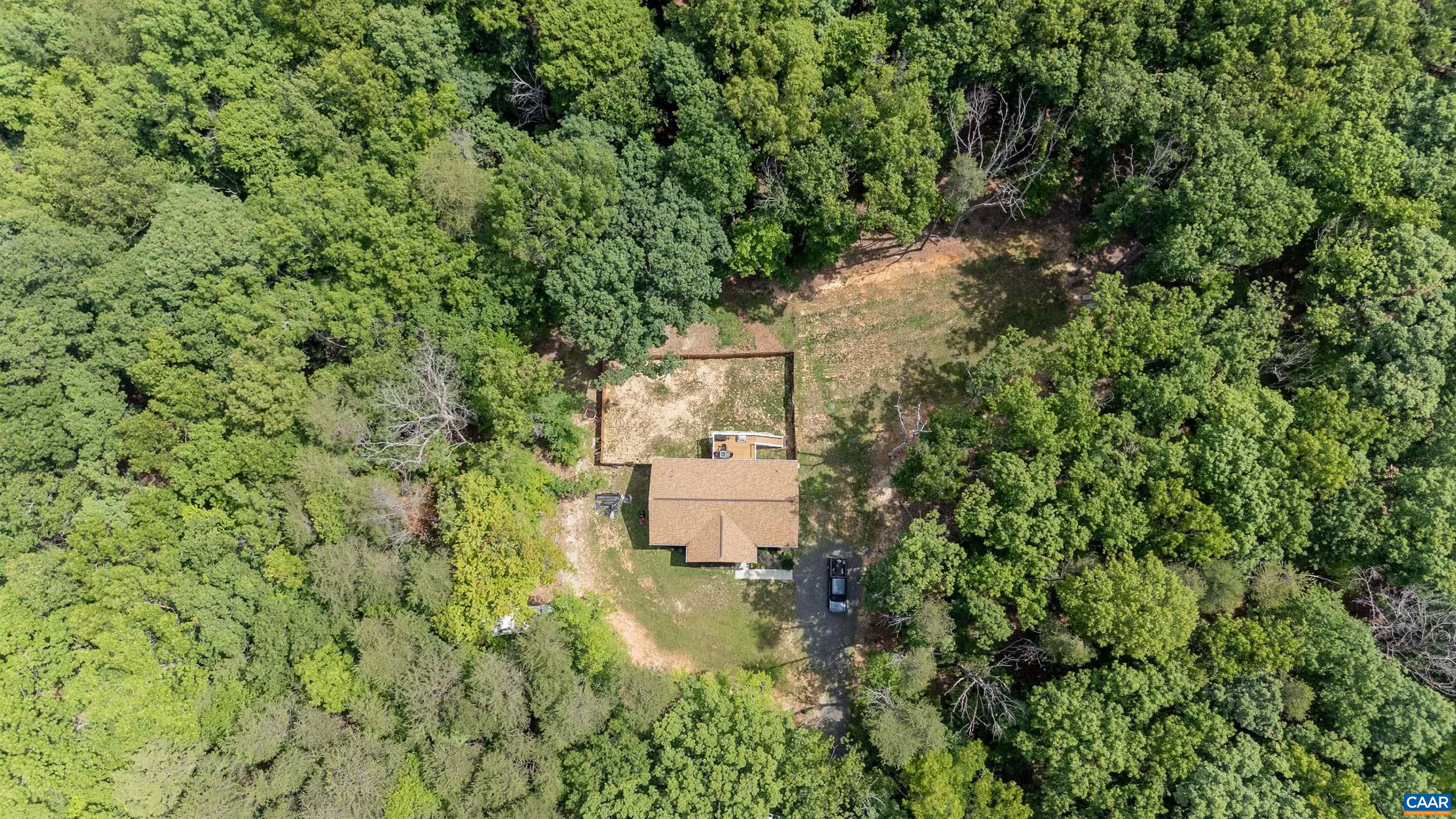 Quiet setting, surrounded by tranquil woods. Quiet setting, surrounded by tranquil woods.