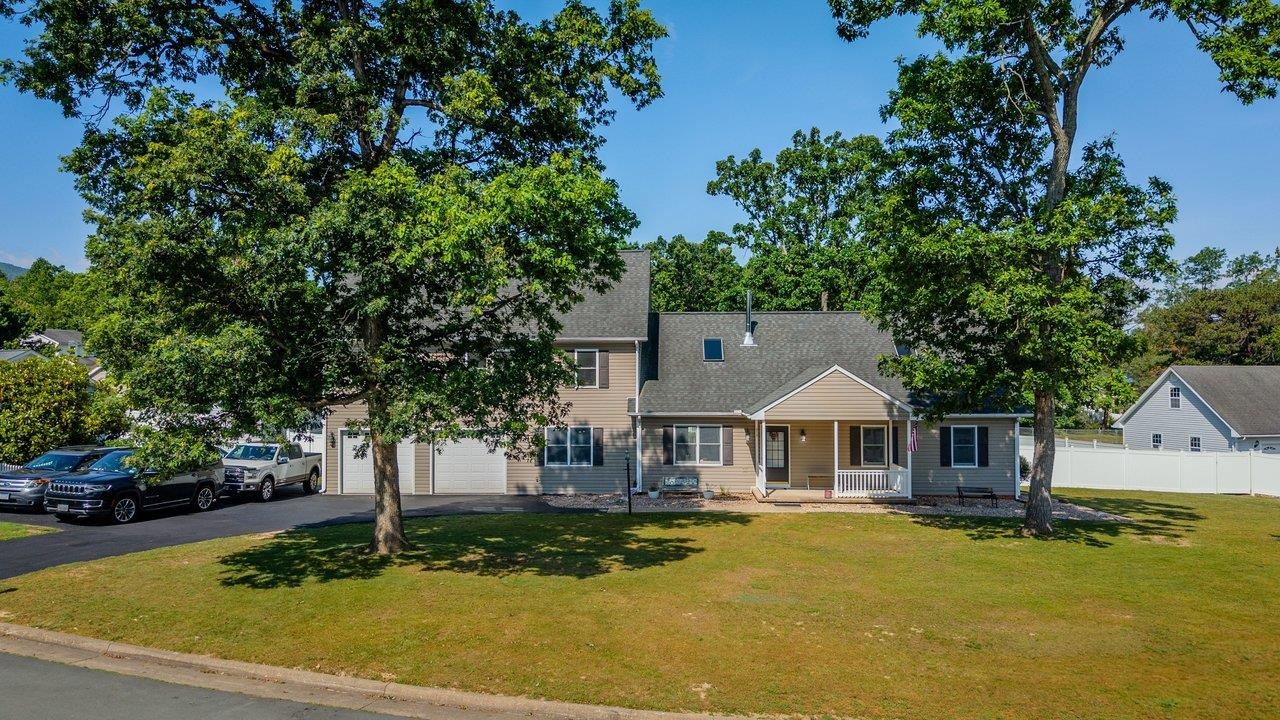 215 FOREST DR, STUARTS DRAFT, Virginia 24477, 6 Bedrooms Bedrooms, ,4 BathroomsBathrooms,Residential,215 FOREST DR,678302 MLS # 678302