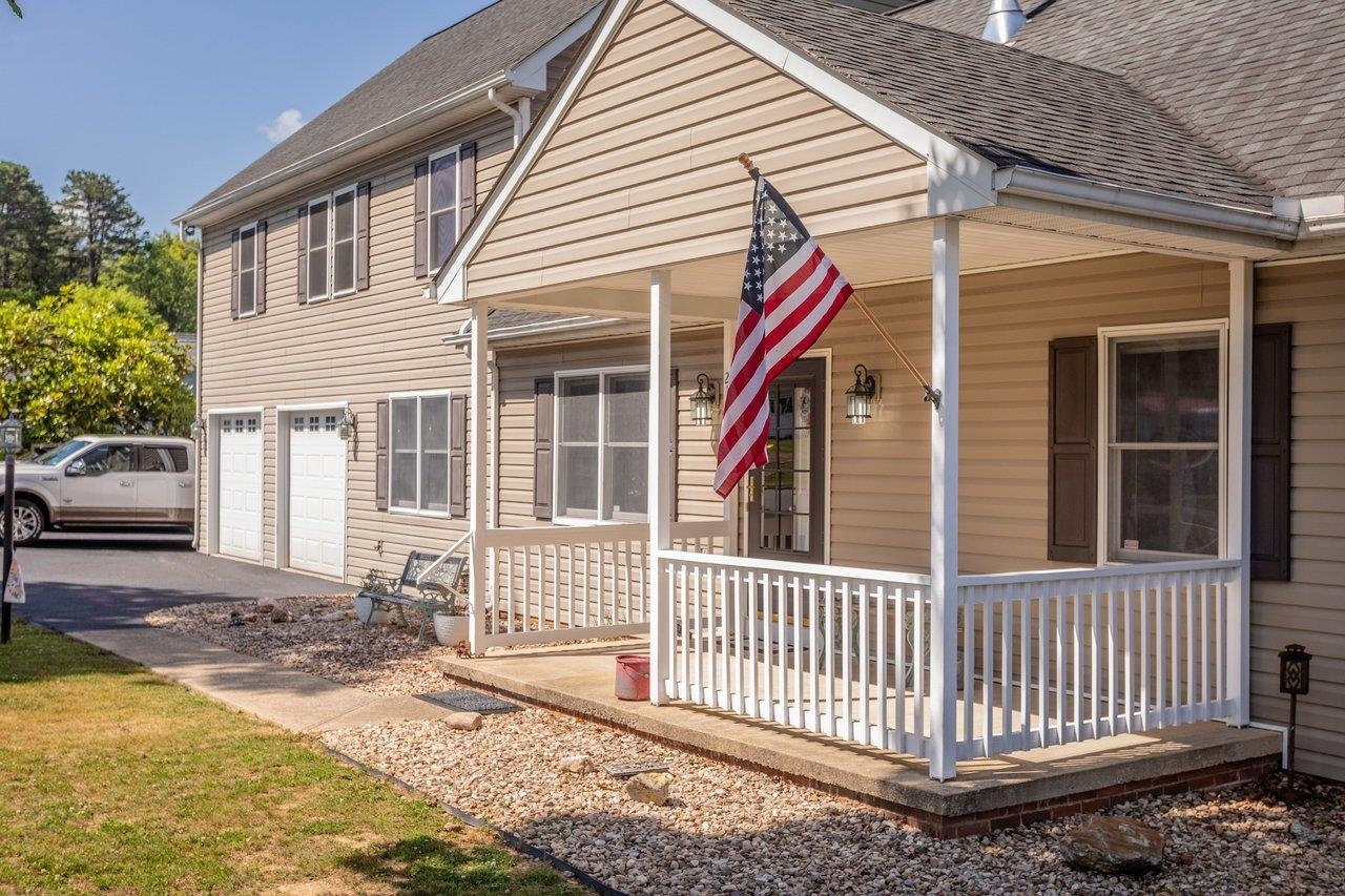 215 FOREST DR, STUARTS DRAFT, Virginia 24477, 6 Bedrooms Bedrooms, ,4 BathroomsBathrooms,Residential,215 FOREST DR,678302 MLS # 678302