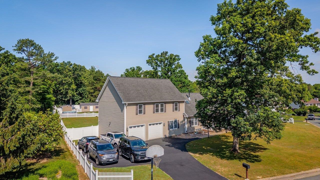 215 FOREST DR, STUARTS DRAFT, Virginia 24477, 6 Bedrooms Bedrooms, ,4 BathroomsBathrooms,Residential,215 FOREST DR,678302 MLS # 678302