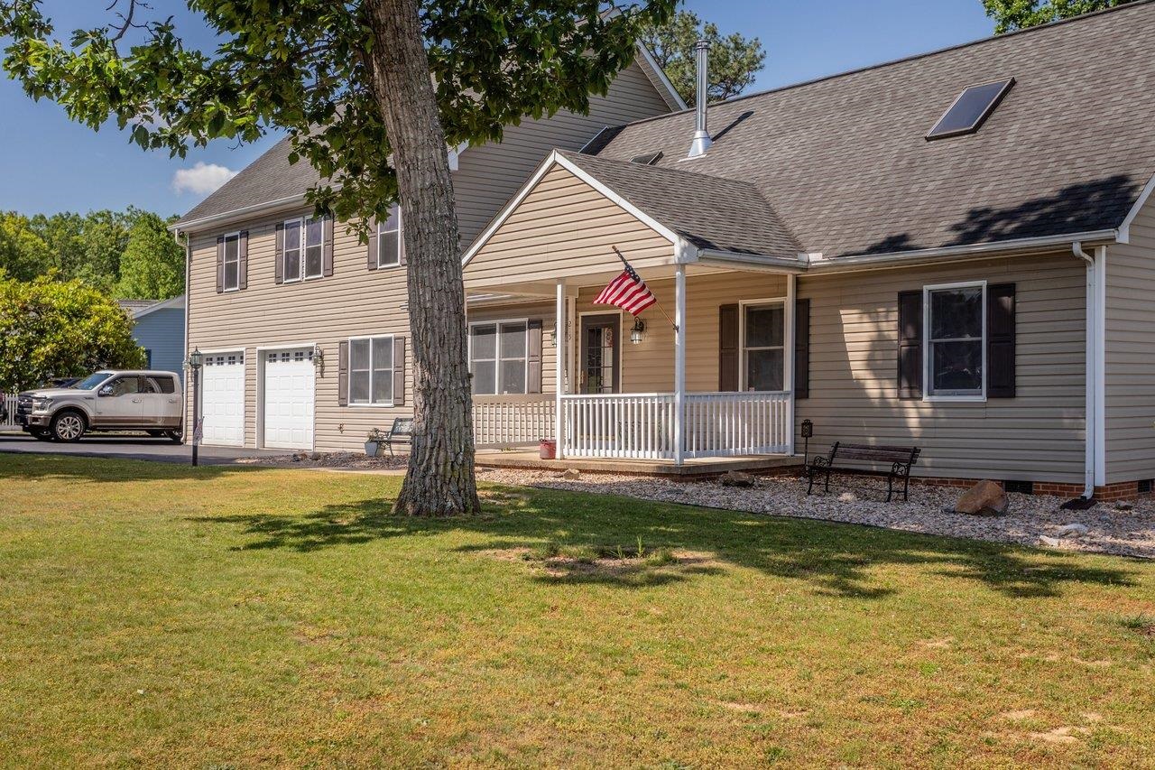 215 FOREST DR, STUARTS DRAFT, Virginia 24477, 6 Bedrooms Bedrooms, ,4 BathroomsBathrooms,Residential,215 FOREST DR,678302 MLS # 678302