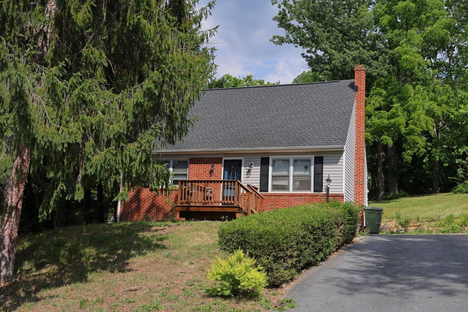 394 HORACE AVE, WAYNESBORO, Virginia 22980, 4 Bedrooms Bedrooms, ,2 BathroomsBathrooms,Residential,394 HORACE AVE,678418 MLS # 678418 394 HORACE AVE, WAYNESBORO, Virginia 22980, 4 Bedrooms Bedrooms, ,2 BathroomsBathrooms,Residential,394 HORACE AVE,678418 MLS # 678418