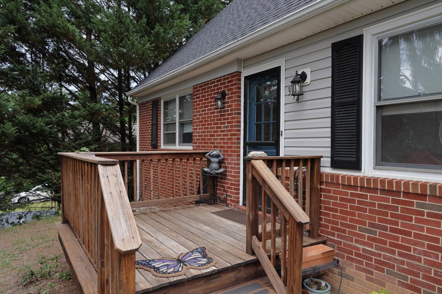 394 HORACE AVE, WAYNESBORO, Virginia 22980, 4 Bedrooms Bedrooms, ,2 BathroomsBathrooms,Residential,394 HORACE AVE,678418 MLS # 678418 394 HORACE AVE, WAYNESBORO, Virginia 22980, 4 Bedrooms Bedrooms, ,2 BathroomsBathrooms,Residential,394 HORACE AVE,678418 MLS # 678418