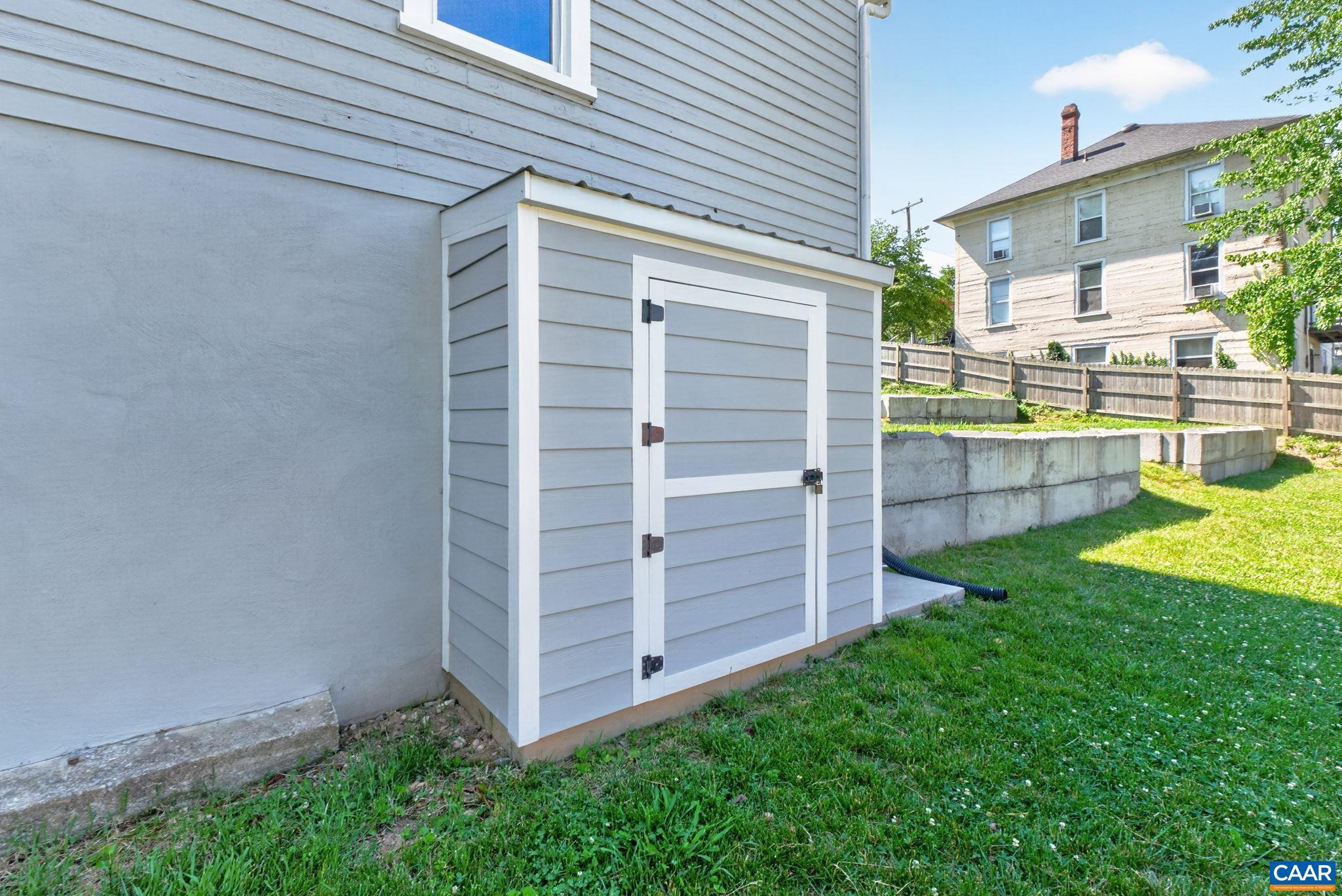 433 N WINCHESTER AVE, WAYNESBORO, Virginia 22980, 3 Bedrooms Bedrooms, ,2 BathroomsBathrooms,Residential,433 N WINCHESTER AVE,678424 MLS # 678424 433 N WINCHESTER AVE, WAYNESBORO, Virginia 22980, 3 Bedrooms Bedrooms, ,2 BathroomsBathrooms,Residential,433 N WINCHESTER AVE,678424 MLS # 678424