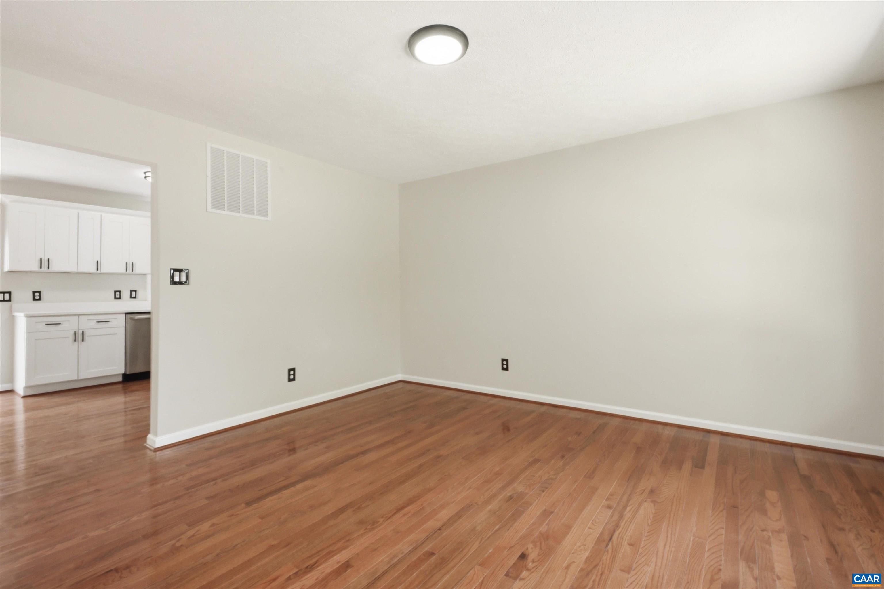 31 HILLANDALE DR, STAUNTON, Virginia 24401, 3 Bedrooms Bedrooms, ,2 BathroomsBathrooms,Residential,31 HILLANDALE DR,678135 MLS # 678135 31 HILLANDALE DR, STAUNTON, Virginia 24401, 3 Bedrooms Bedrooms, ,2 BathroomsBathrooms,Residential,31 HILLANDALE DR,678135 MLS # 678135