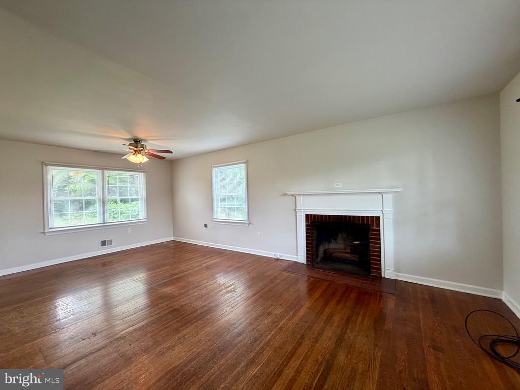 1010 NOTTINGHAM ST, CULPEPER, Virginia 22701, 4 Bedrooms Bedrooms, ,2 BathroomsBathrooms,Residential,1010 NOTTINGHAM ST,VACU2014064 MLS # VACU2014064 1010 NOTTINGHAM ST, CULPEPER, Virginia 22701, 4 Bedrooms Bedrooms, ,2 BathroomsBathrooms,Residential,1010 NOTTINGHAM ST,VACU2014064 MLS # VACU2014064