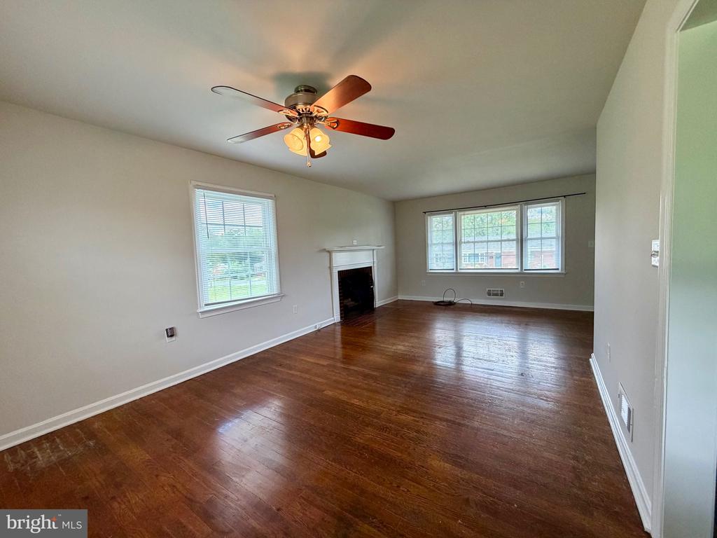 1010 NOTTINGHAM ST, CULPEPER, Virginia 22701, 4 Bedrooms Bedrooms, ,2 BathroomsBathrooms,Residential,1010 NOTTINGHAM ST,VACU2014064 MLS # VACU2014064 1010 NOTTINGHAM ST, CULPEPER, Virginia 22701, 4 Bedrooms Bedrooms, ,2 BathroomsBathrooms,Residential,1010 NOTTINGHAM ST,VACU2014064 MLS # VACU2014064