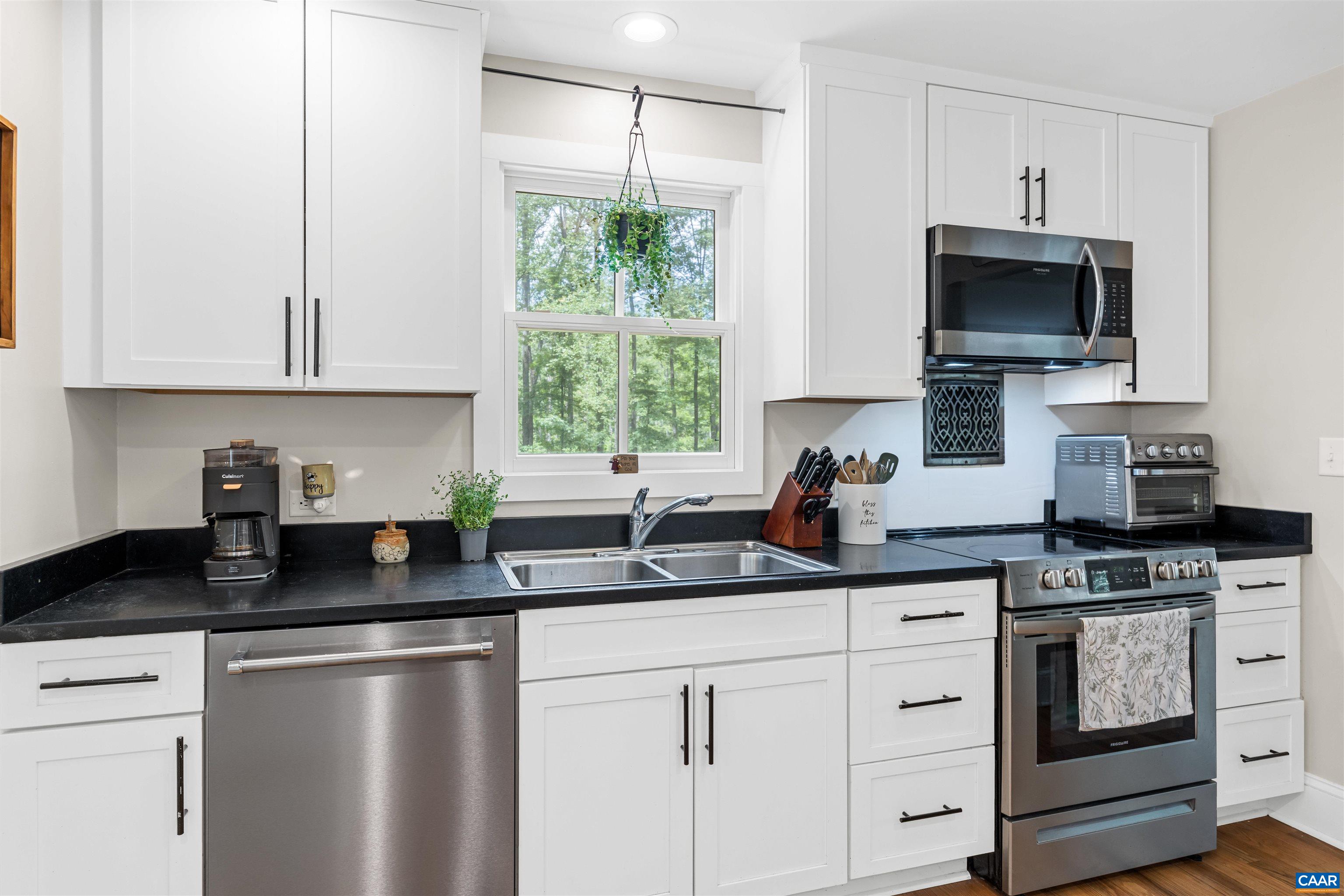 6143 GREEN MOUNTAIN RD, ESMONT, Virginia 22937, 2 Bedrooms Bedrooms, ,1 BathroomBathrooms,Residential,COLESRIDGE,6143 GREEN MOUNTAIN RD,678425 MLS # 678425 6143 GREEN MOUNTAIN RD, ESMONT, Virginia 22937, 2 Bedrooms Bedrooms, ,1 BathroomBathrooms,Residential,COLESRIDGE,6143 GREEN MOUNTAIN RD,678425 MLS # 678425