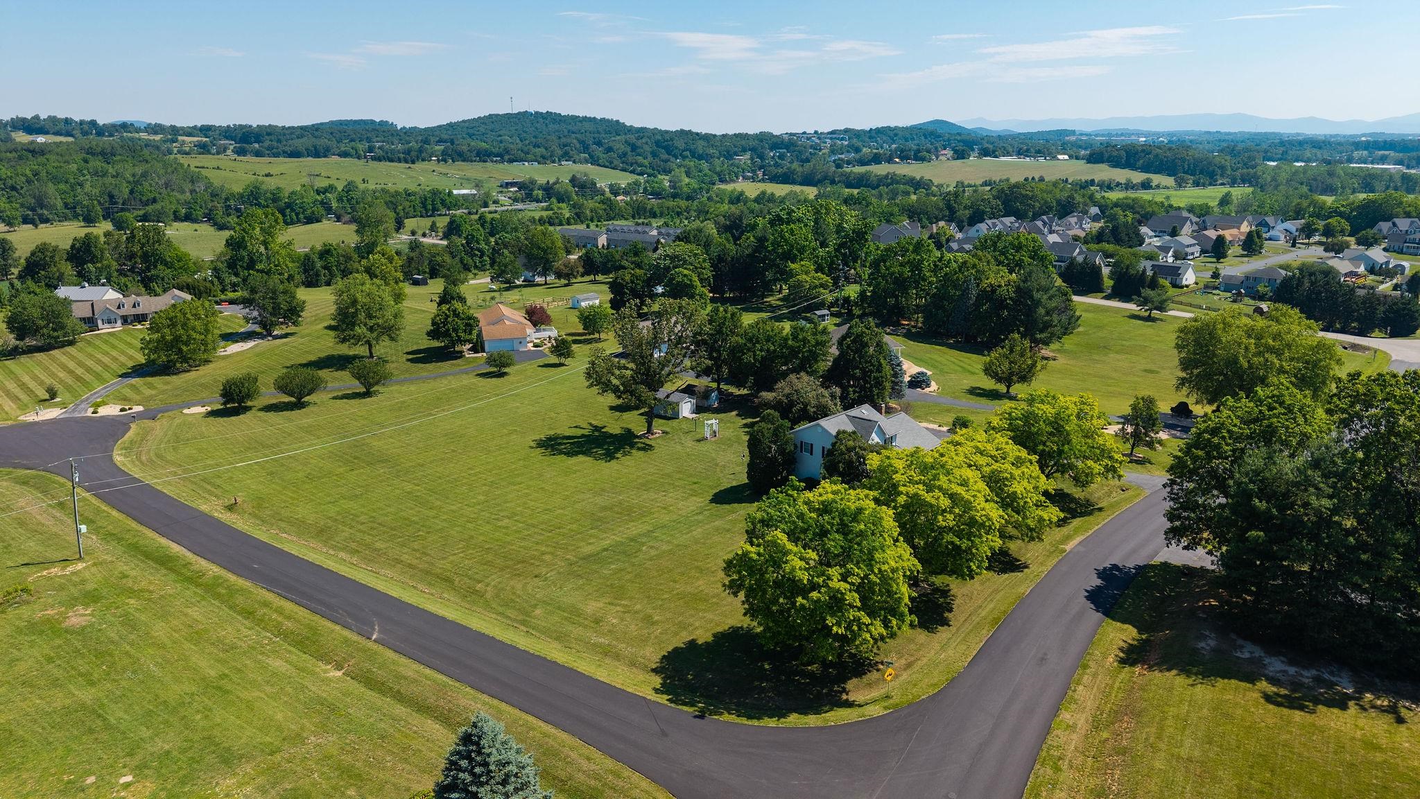 39 CRANBERRY DR, STUARTS DRAFT, Virginia 24477, 3 Bedrooms Bedrooms, ,2 BathroomsBathrooms,Residential,39 CRANBERRY DR,678430 MLS # 678430