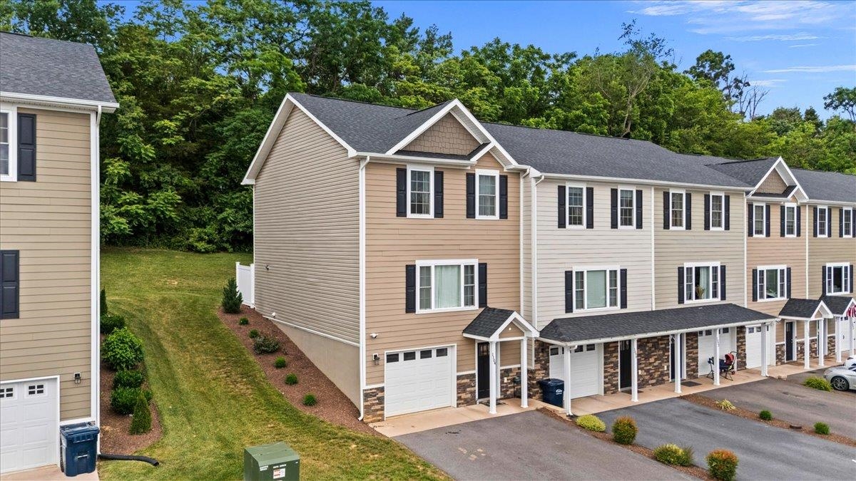 1104 BLUEMOON DR, ROCKINGHAM, Virginia 22801, 3 Bedrooms Bedrooms, ,3 BathroomsBathrooms,Residential,1104 BLUEMOON DR,678435 MLS # 678435 1104 BLUEMOON DR, ROCKINGHAM, Virginia 22801, 3 Bedrooms Bedrooms, ,3 BathroomsBathrooms,Residential,1104 BLUEMOON DR,678435 MLS # 678435