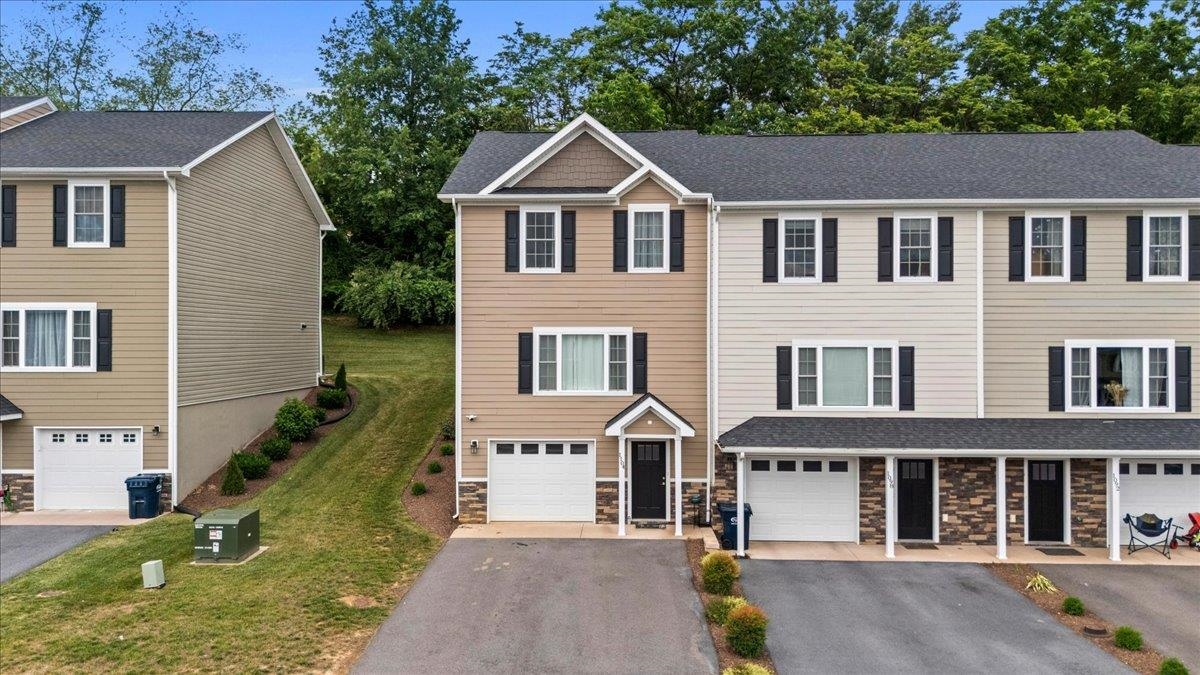 1104 BLUEMOON DR, ROCKINGHAM, Virginia 22801, 3 Bedrooms Bedrooms, ,3 BathroomsBathrooms,Residential,1104 BLUEMOON DR,678435 MLS # 678435 1104 BLUEMOON DR, ROCKINGHAM, Virginia 22801, 3 Bedrooms Bedrooms, ,3 BathroomsBathrooms,Residential,1104 BLUEMOON DR,678435 MLS # 678435