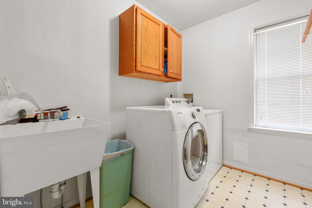 10408 WOODLAKE CT, SPOTSYLVANIA, Virginia 22553, 5 Bedrooms Bedrooms, ,3 BathroomsBathrooms,Residential,10408 WOODLAKE CT,VASP2041810 MLS # VASP2041810