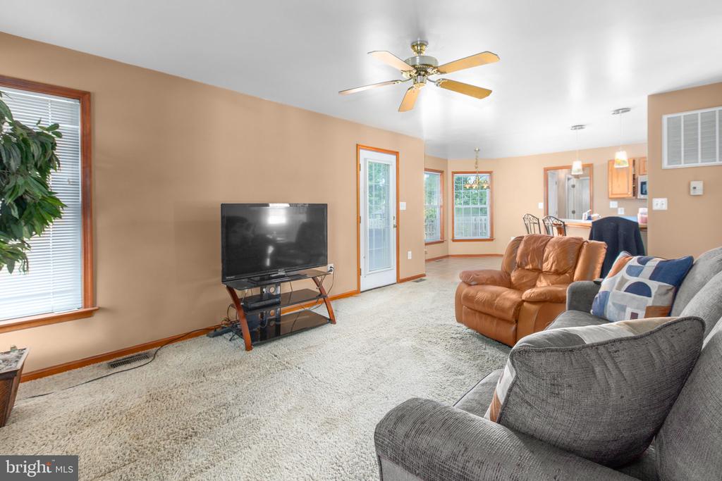 10408 WOODLAKE CT, SPOTSYLVANIA, Virginia 22553, 5 Bedrooms Bedrooms, ,3 BathroomsBathrooms,Residential,10408 WOODLAKE CT,VASP2041810 MLS # VASP2041810