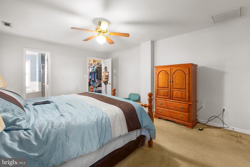 10408 WOODLAKE CT, SPOTSYLVANIA, Virginia 22553, 5 Bedrooms Bedrooms, ,3 BathroomsBathrooms,Residential,10408 WOODLAKE CT,VASP2041810 MLS # VASP2041810