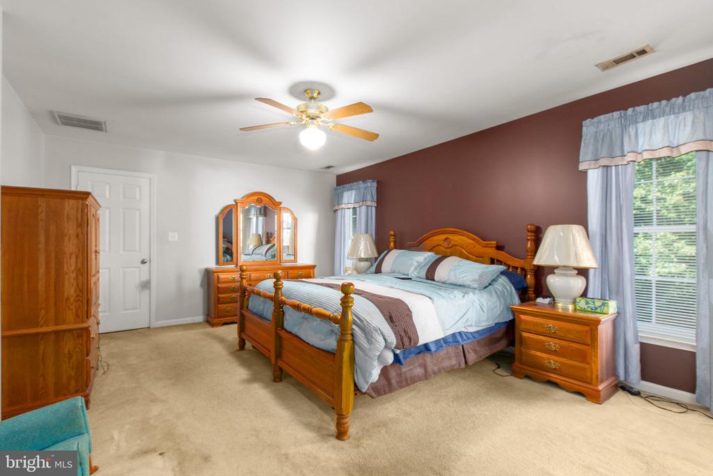 10408 WOODLAKE CT, SPOTSYLVANIA, Virginia 22553, 5 Bedrooms Bedrooms, ,3 BathroomsBathrooms,Residential,10408 WOODLAKE CT,VASP2041810 MLS # VASP2041810