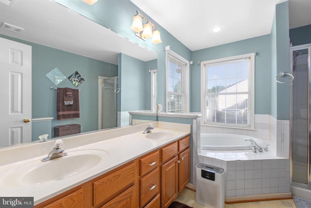 10408 WOODLAKE CT, SPOTSYLVANIA, Virginia 22553, 5 Bedrooms Bedrooms, ,3 BathroomsBathrooms,Residential,10408 WOODLAKE CT,VASP2041810 MLS # VASP2041810