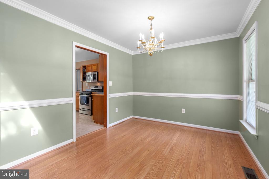 10408 WOODLAKE CT, SPOTSYLVANIA, Virginia 22553, 5 Bedrooms Bedrooms, ,3 BathroomsBathrooms,Residential,10408 WOODLAKE CT,VASP2041810 MLS # VASP2041810