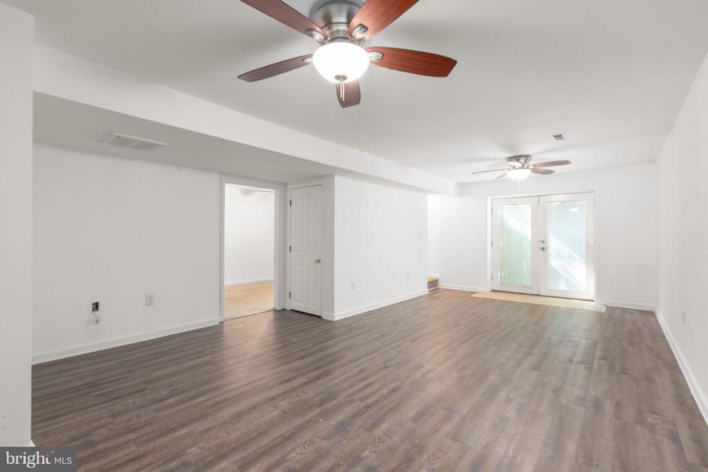 10408 WOODLAKE CT, SPOTSYLVANIA, Virginia 22553, 5 Bedrooms Bedrooms, ,3 BathroomsBathrooms,Residential,10408 WOODLAKE CT,VASP2041810 MLS # VASP2041810