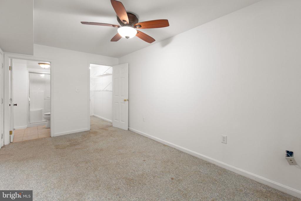 10408 WOODLAKE CT, SPOTSYLVANIA, Virginia 22553, 5 Bedrooms Bedrooms, ,3 BathroomsBathrooms,Residential,10408 WOODLAKE CT,VASP2041810 MLS # VASP2041810