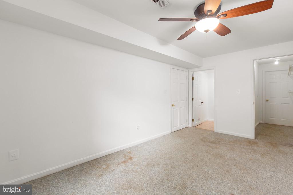 10408 WOODLAKE CT, SPOTSYLVANIA, Virginia 22553, 5 Bedrooms Bedrooms, ,3 BathroomsBathrooms,Residential,10408 WOODLAKE CT,VASP2041810 MLS # VASP2041810