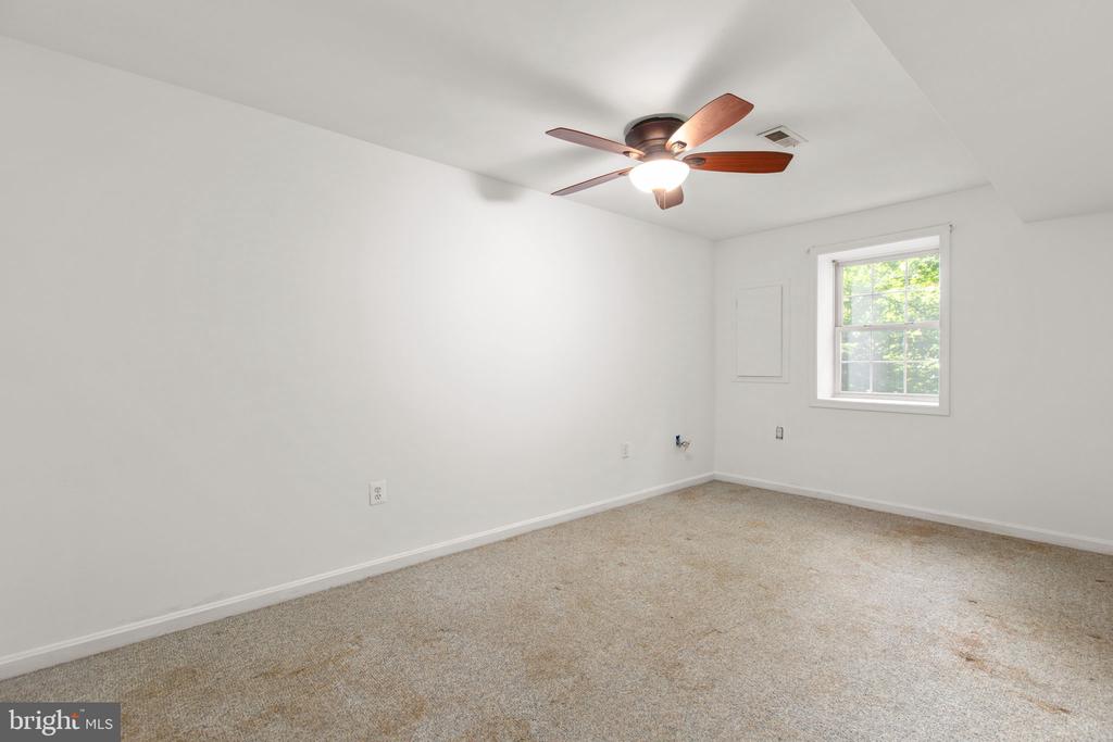 10408 WOODLAKE CT, SPOTSYLVANIA, Virginia 22553, 5 Bedrooms Bedrooms, ,3 BathroomsBathrooms,Residential,10408 WOODLAKE CT,VASP2041810 MLS # VASP2041810