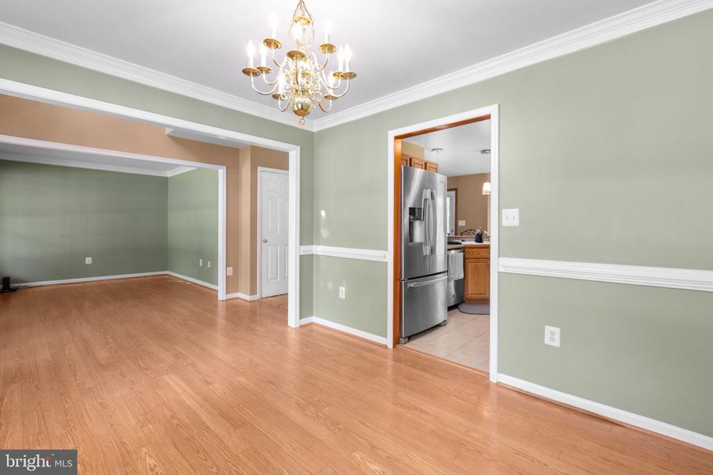10408 WOODLAKE CT, SPOTSYLVANIA, Virginia 22553, 5 Bedrooms Bedrooms, ,3 BathroomsBathrooms,Residential,10408 WOODLAKE CT,VASP2041810 MLS # VASP2041810