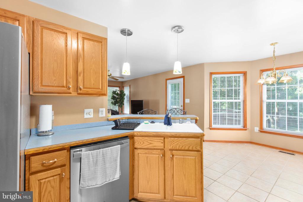 10408 WOODLAKE CT, SPOTSYLVANIA, Virginia 22553, 5 Bedrooms Bedrooms, ,3 BathroomsBathrooms,Residential,10408 WOODLAKE CT,VASP2041810 MLS # VASP2041810