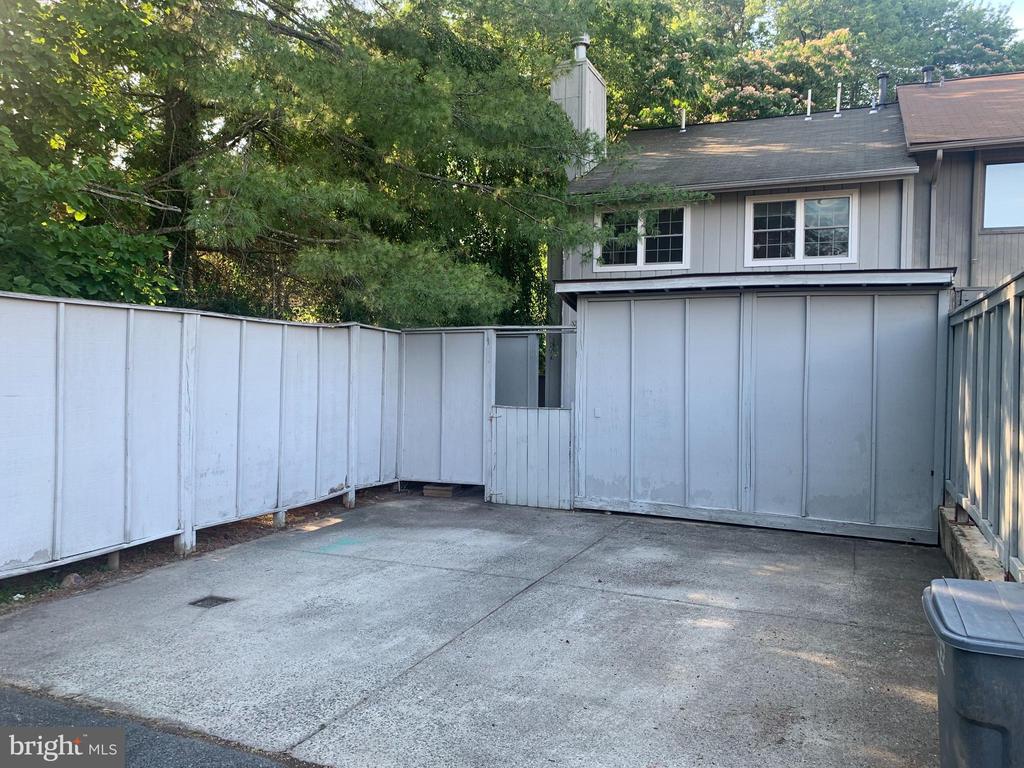 133 WOODLAKE DR, CHARLOTTESVILLE, Virginia 22901, 3 Bedrooms Bedrooms, ,2 BathroomsBathrooms,Residential,133 WOODLAKE DR,VAAB2001252 MLS # VAAB2001252 133 WOODLAKE DR, CHARLOTTESVILLE, Virginia 22901, 3 Bedrooms Bedrooms, ,2 BathroomsBathrooms,Residential,133 WOODLAKE DR,VAAB2001252 MLS # VAAB2001252