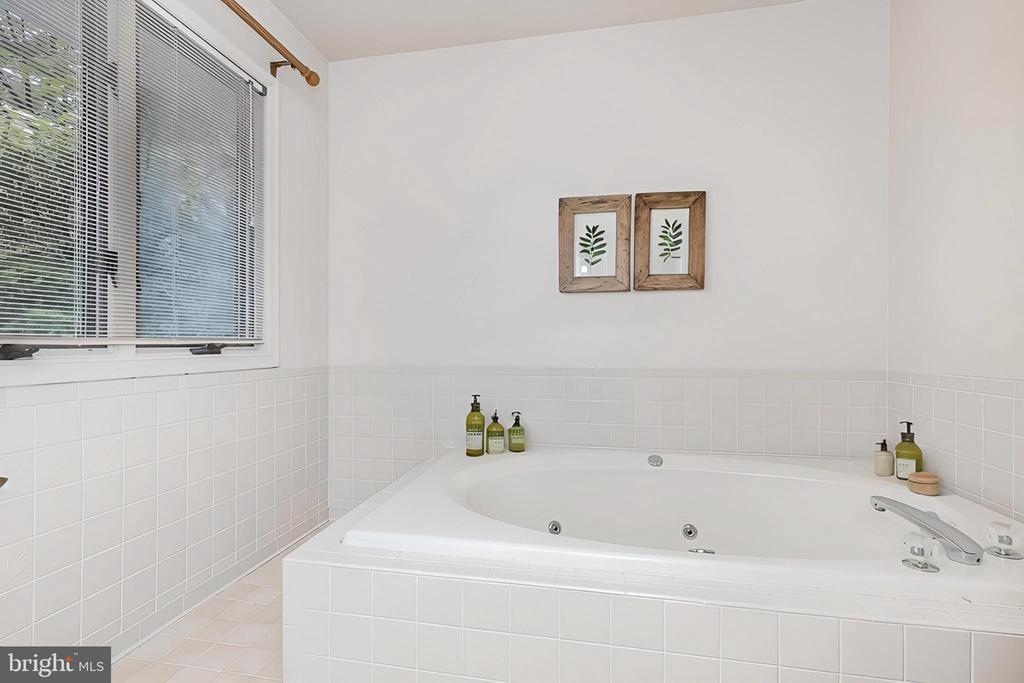 10812 MILLRIDGE LN, SPOTSYLVANIA, Virginia 22553, 4 Bedrooms Bedrooms, ,4 BathroomsBathrooms,Residential,10812 MILLRIDGE LN,VASP2042942 MLS # VASP2042942