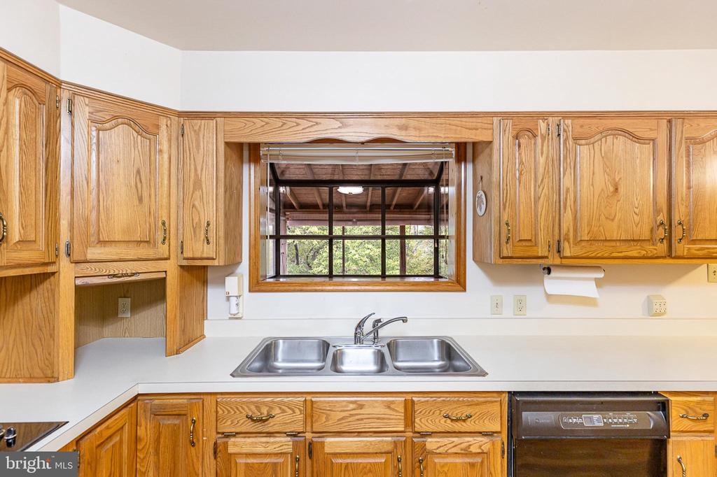 10812 MILLRIDGE LN, SPOTSYLVANIA, Virginia 22553, 4 Bedrooms Bedrooms, ,4 BathroomsBathrooms,Residential,10812 MILLRIDGE LN,VASP2042942 MLS # VASP2042942