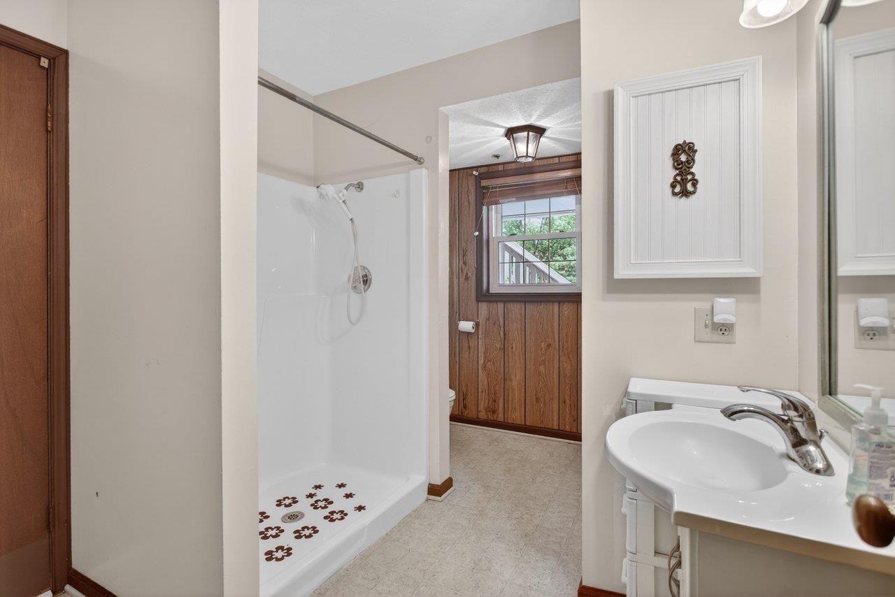 1665 MASSANETTA SPRINGS RD, ROCKINGHAM, Virginia 22801, 5 Bedrooms Bedrooms, ,3 BathroomsBathrooms,Residential,1665 MASSANETTA SPRINGS RD,678452 MLS # 678452