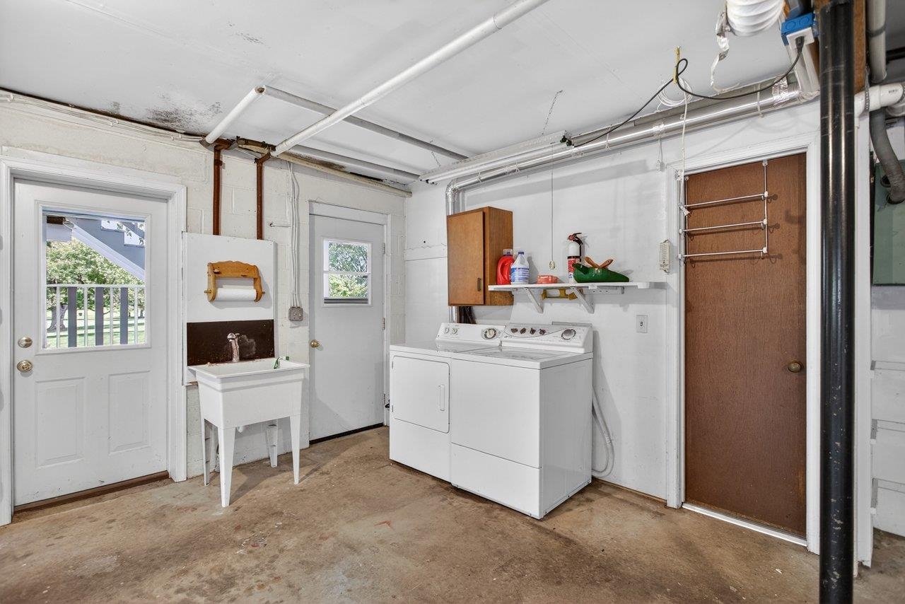 1665 MASSANETTA SPRINGS RD, ROCKINGHAM, Virginia 22801, 5 Bedrooms Bedrooms, ,3 BathroomsBathrooms,Residential,1665 MASSANETTA SPRINGS RD,678452 MLS # 678452