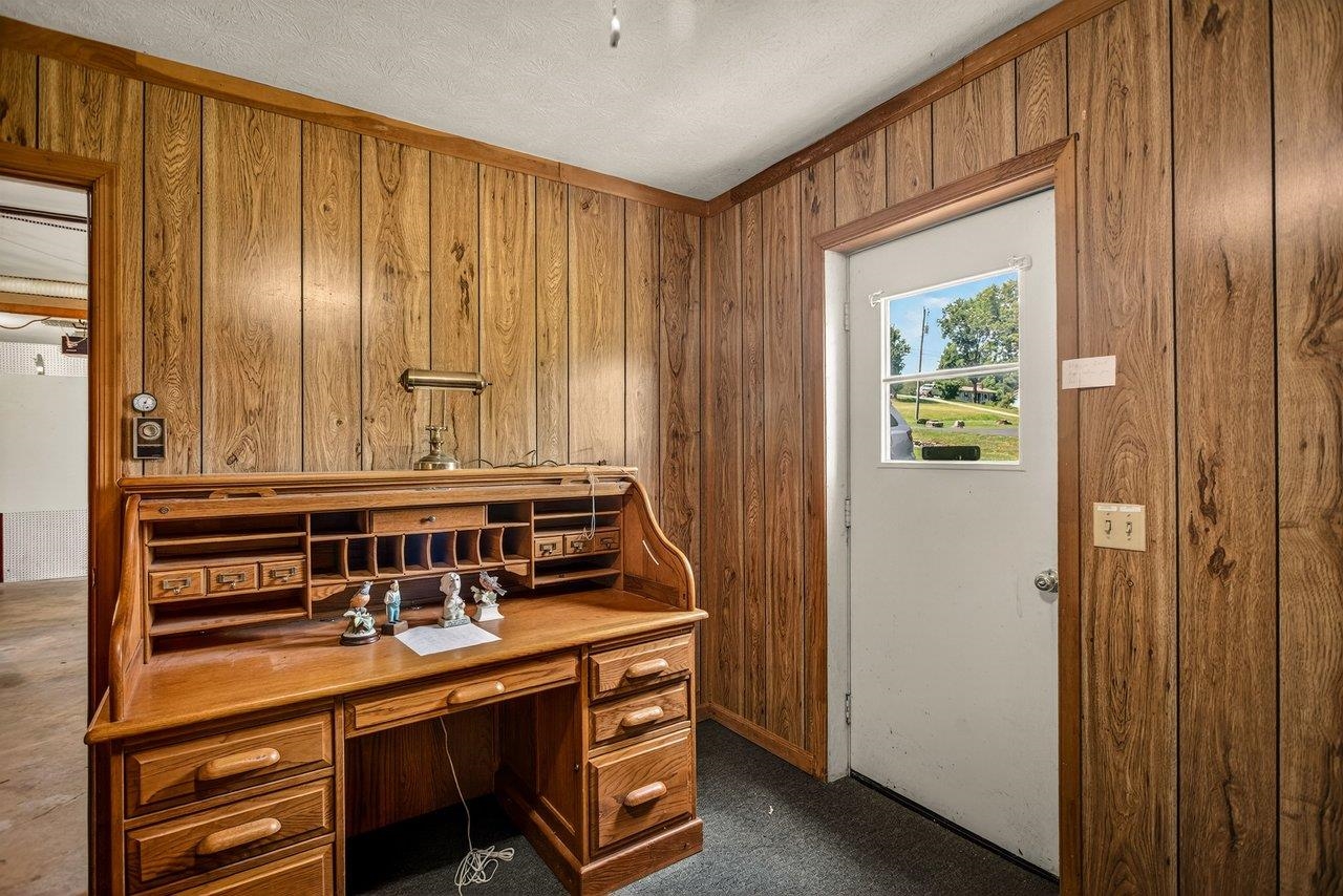 1665 MASSANETTA SPRINGS RD, ROCKINGHAM, Virginia 22801, 5 Bedrooms Bedrooms, ,3 BathroomsBathrooms,Residential,1665 MASSANETTA SPRINGS RD,678452 MLS # 678452
