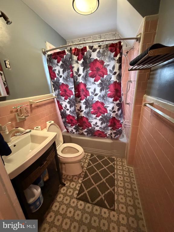 1235 S BLUE RIDGE AVE, CULPEPER, Virginia 22701, 3 Bedrooms Bedrooms, ,3 BathroomsBathrooms,Residential,1235 S BLUE RIDGE AVE,VACU2013468 MLS # VACU2013468 1235 S BLUE RIDGE AVE, CULPEPER, Virginia 22701, 3 Bedrooms Bedrooms, ,3 BathroomsBathrooms,Residential,1235 S BLUE RIDGE AVE,VACU2013468 MLS # VACU2013468