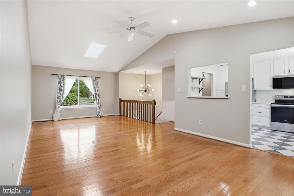 7264 TWILIGHT CT, WARRENTON, Virginia 20187, 4 Bedrooms Bedrooms, ,3 BathroomsBathrooms,Residential,7264 TWILIGHT CT,VAFQ2022296 MLS # VAFQ2022296