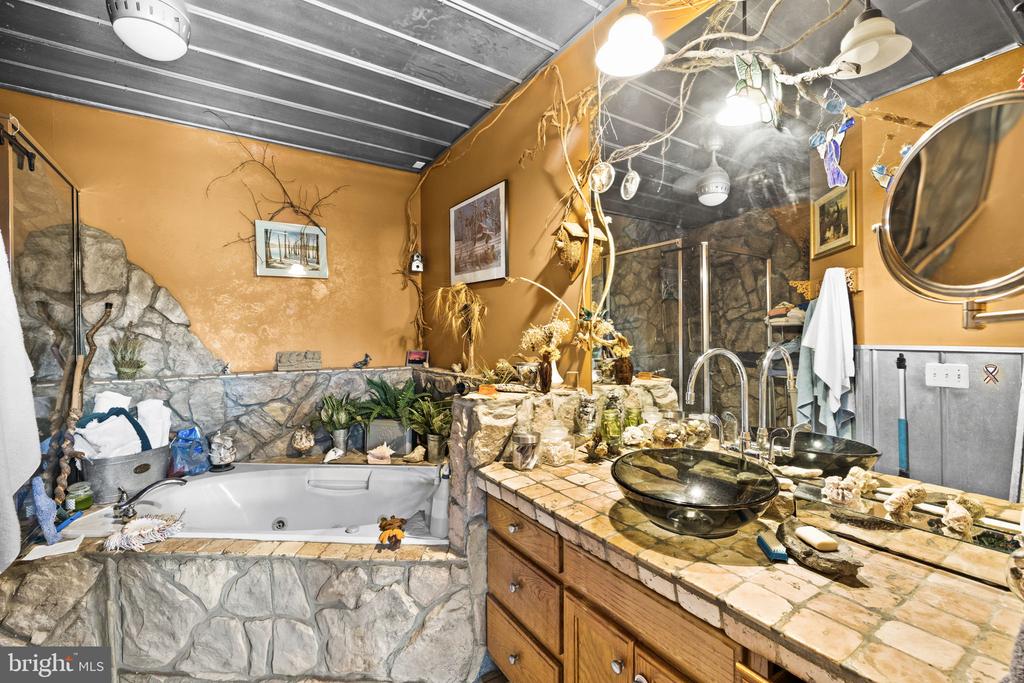 12501 W CATHARPIN RD, SPOTSYLVANIA, Virginia 22551, 4 Bedrooms Bedrooms, ,3 BathroomsBathrooms,Residential,12501 W CATHARPIN RD,VASP2042994 MLS # VASP2042994