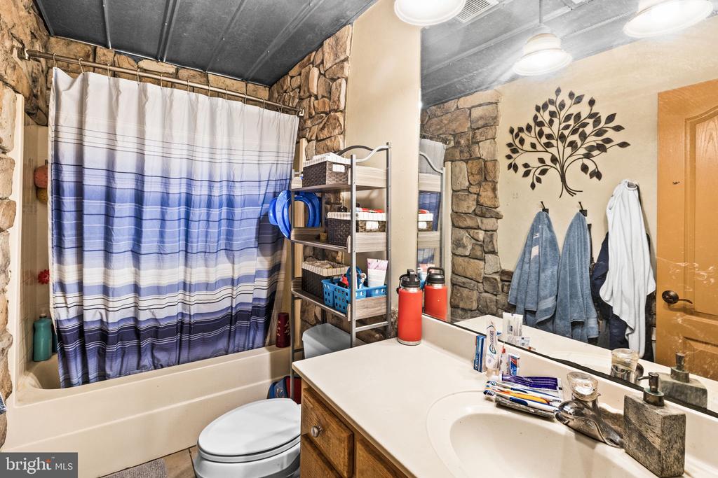 12501 W CATHARPIN RD, SPOTSYLVANIA, Virginia 22551, 4 Bedrooms Bedrooms, ,3 BathroomsBathrooms,Residential,12501 W CATHARPIN RD,VASP2042994 MLS # VASP2042994