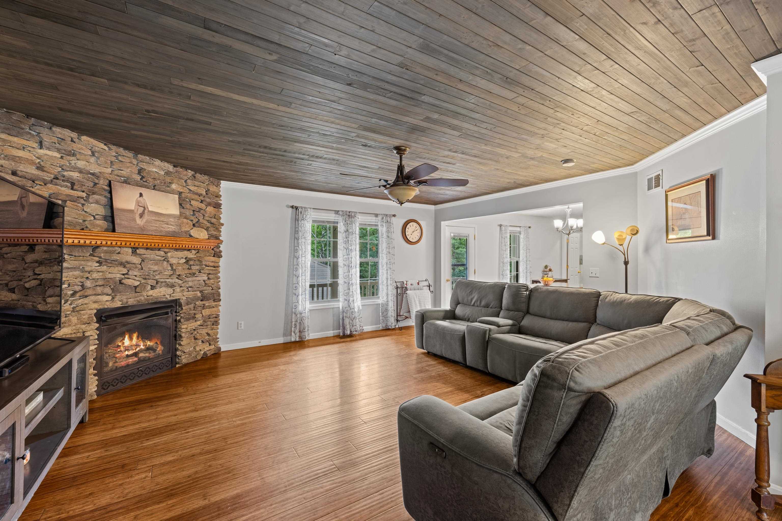 88 PIN OAK LN, MOUNT JACKSON, Virginia 22842, 5 Bedrooms Bedrooms, ,3 BathroomsBathrooms,Residential,88 PIN OAK LN,678522 MLS # 678522 88 PIN OAK LN, MOUNT JACKSON, Virginia 22842, 5 Bedrooms Bedrooms, ,3 BathroomsBathrooms,Residential,88 PIN OAK LN,678522 MLS # 678522