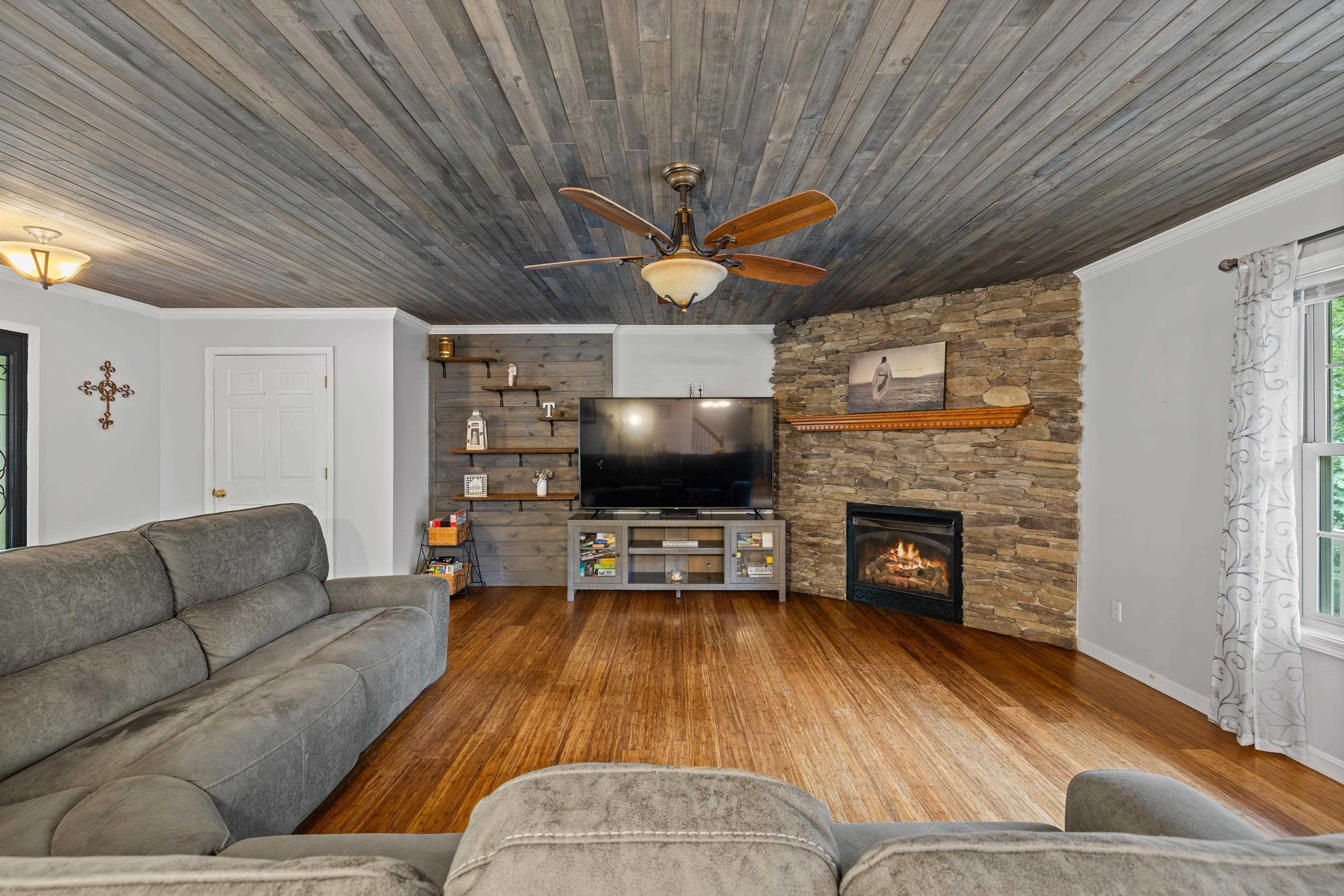 88 PIN OAK LN, MOUNT JACKSON, Virginia 22842, 5 Bedrooms Bedrooms, ,3 BathroomsBathrooms,Residential,88 PIN OAK LN,678522 MLS # 678522 88 PIN OAK LN, MOUNT JACKSON, Virginia 22842, 5 Bedrooms Bedrooms, ,3 BathroomsBathrooms,Residential,88 PIN OAK LN,678522 MLS # 678522