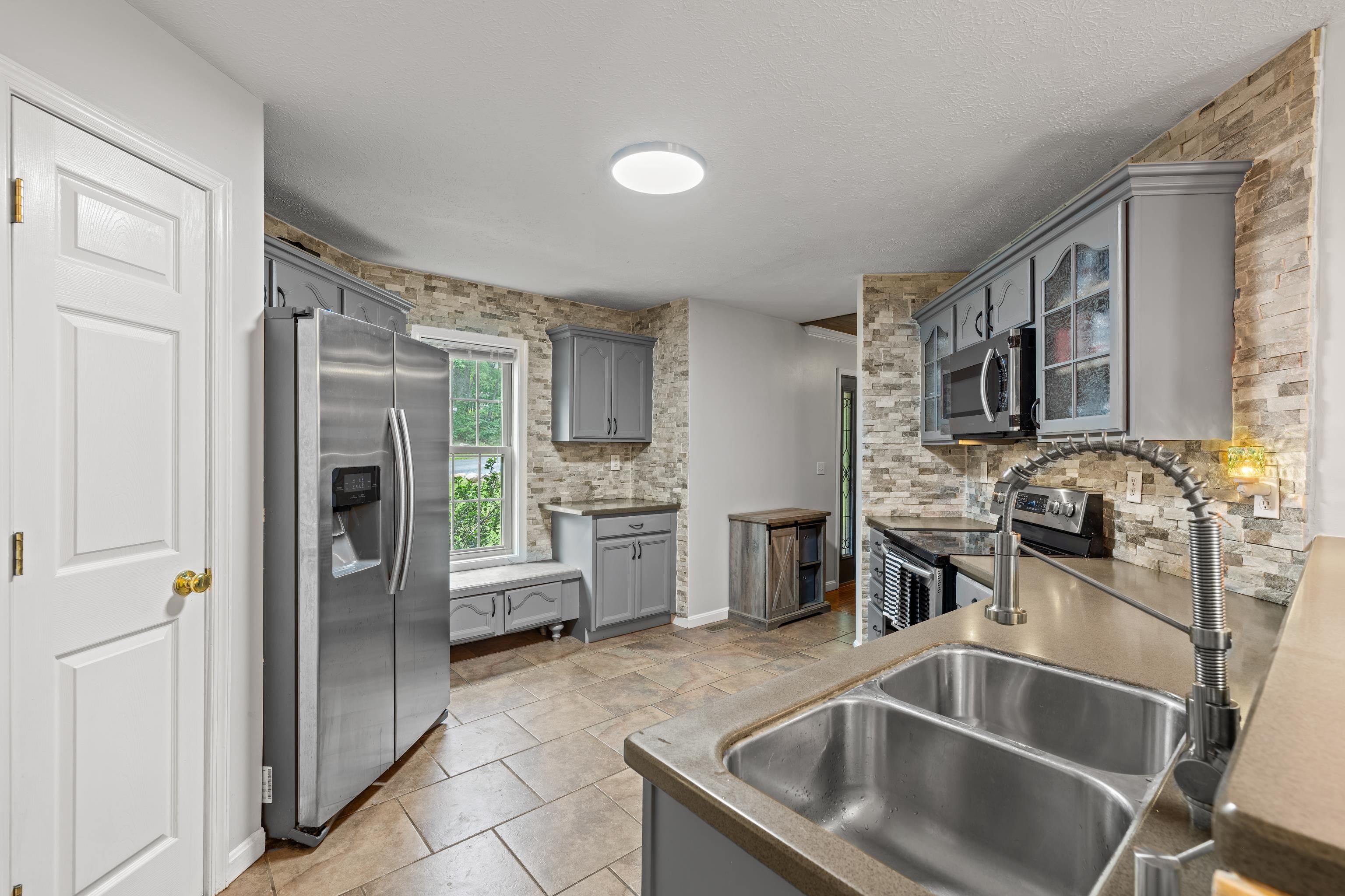88 PIN OAK LN, MOUNT JACKSON, Virginia 22842, 5 Bedrooms Bedrooms, ,3 BathroomsBathrooms,Residential,88 PIN OAK LN,678522 MLS # 678522 88 PIN OAK LN, MOUNT JACKSON, Virginia 22842, 5 Bedrooms Bedrooms, ,3 BathroomsBathrooms,Residential,88 PIN OAK LN,678522 MLS # 678522