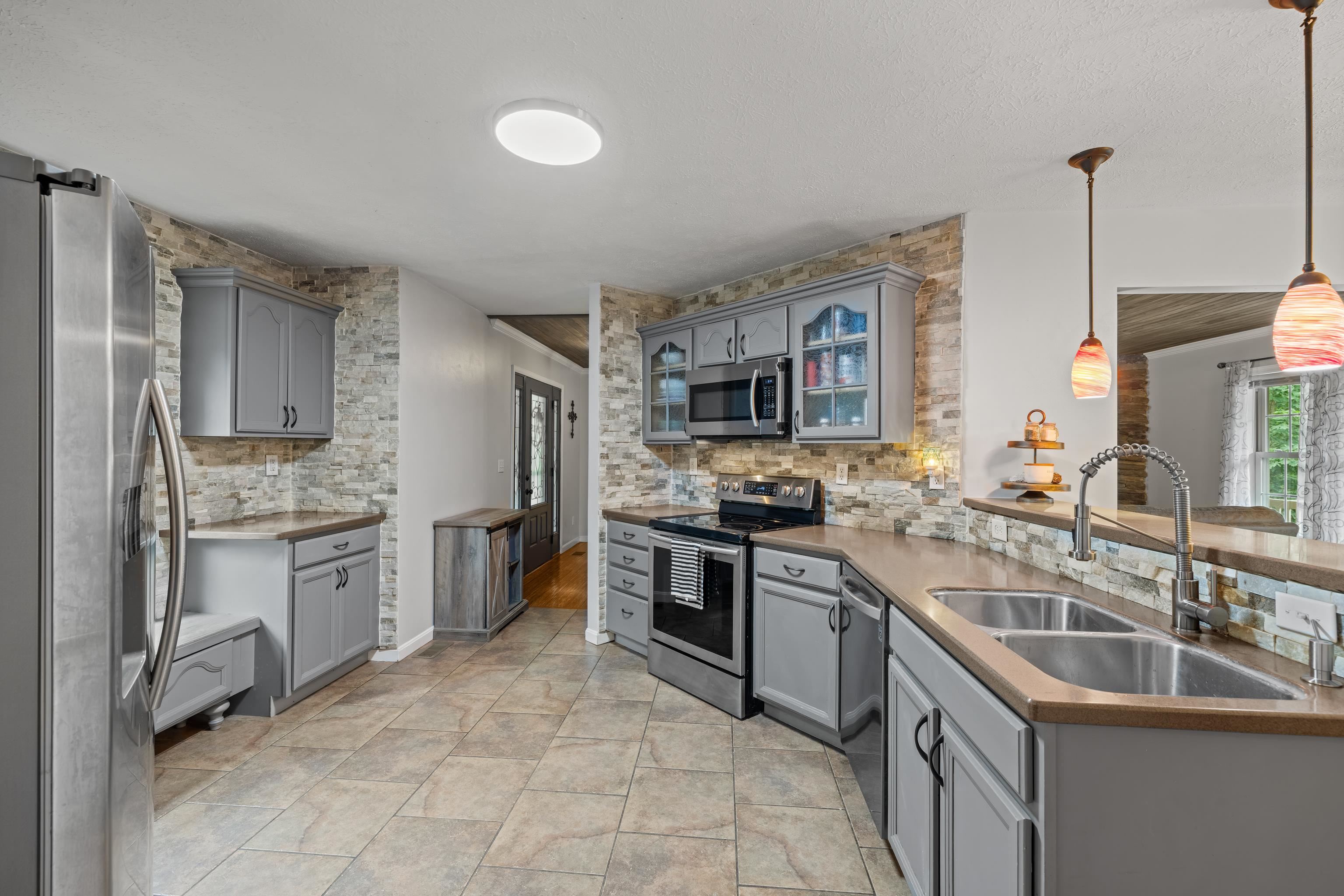 88 PIN OAK LN, MOUNT JACKSON, Virginia 22842, 5 Bedrooms Bedrooms, ,3 BathroomsBathrooms,Residential,88 PIN OAK LN,678522 MLS # 678522 88 PIN OAK LN, MOUNT JACKSON, Virginia 22842, 5 Bedrooms Bedrooms, ,3 BathroomsBathrooms,Residential,88 PIN OAK LN,678522 MLS # 678522