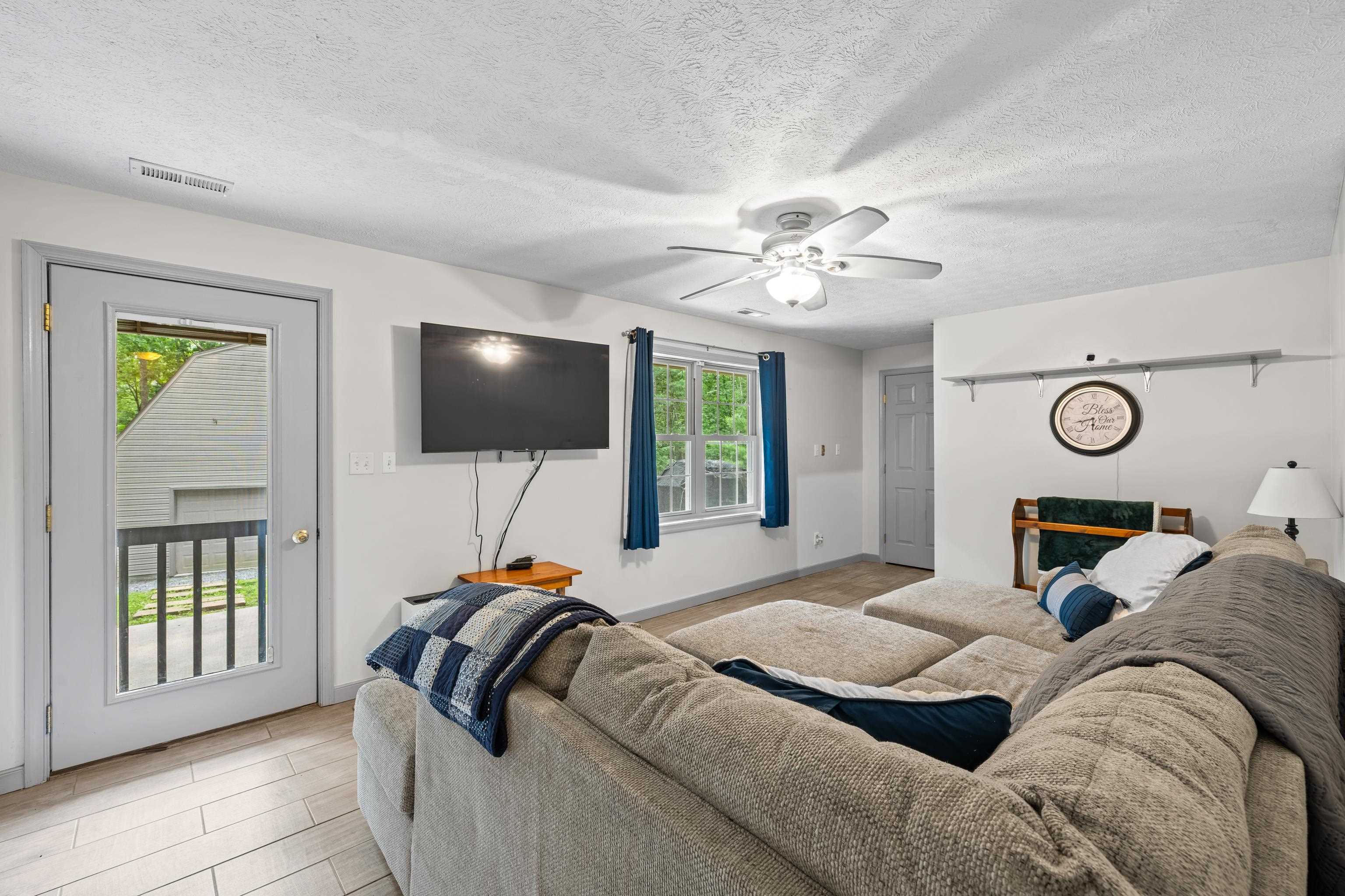 88 PIN OAK LN, MOUNT JACKSON, Virginia 22842, 5 Bedrooms Bedrooms, ,3 BathroomsBathrooms,Residential,88 PIN OAK LN,678522 MLS # 678522 88 PIN OAK LN, MOUNT JACKSON, Virginia 22842, 5 Bedrooms Bedrooms, ,3 BathroomsBathrooms,Residential,88 PIN OAK LN,678522 MLS # 678522