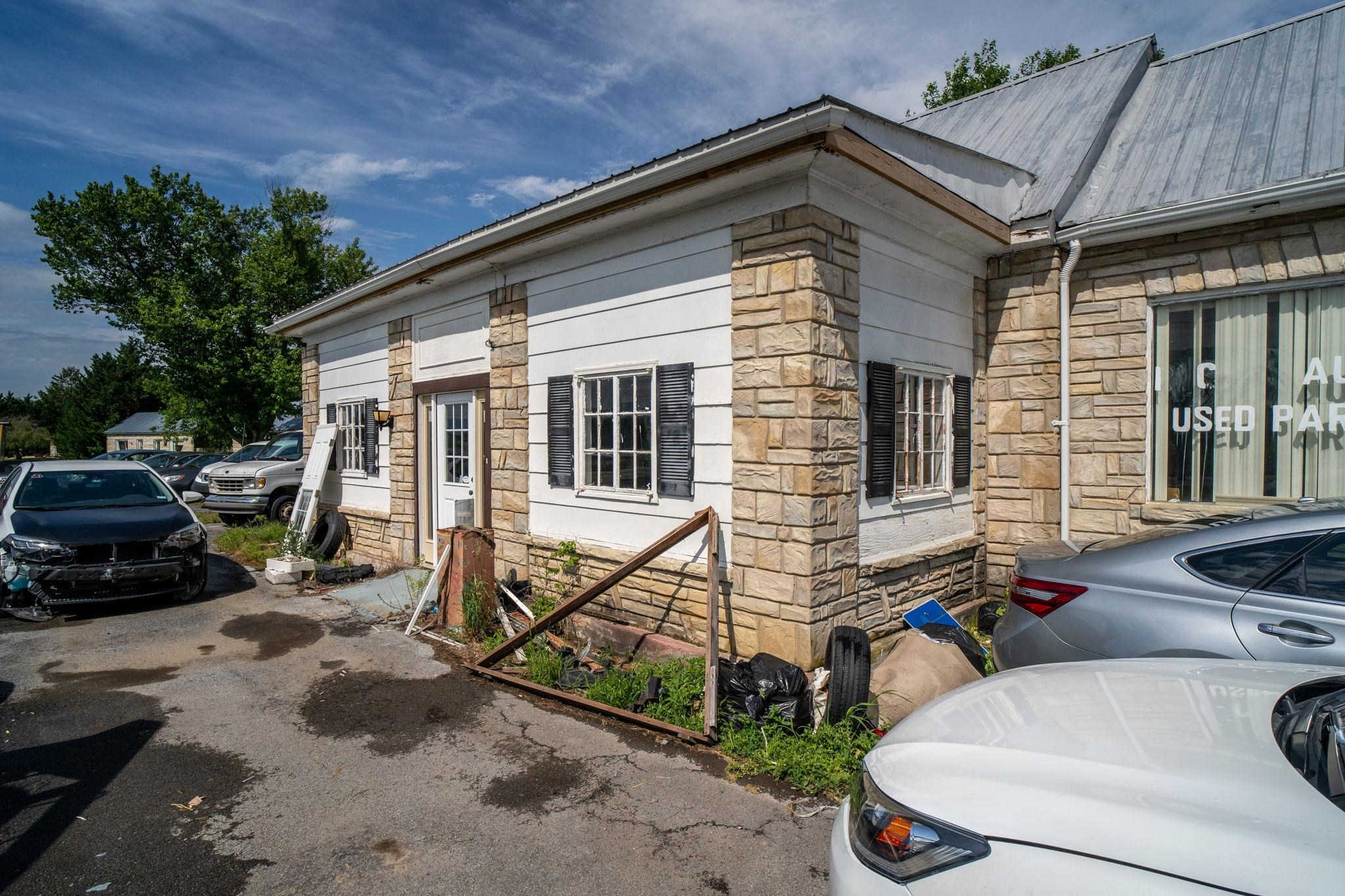 16209 NORTH VALLEY PIKE, NEW MARKET, Virginia 22844, ,Commercial,16209 NORTH VALLEY PIKE,678540 MLS # 678540 16209 NORTH VALLEY PIKE, NEW MARKET, Virginia 22844, ,Commercial,16209 NORTH VALLEY PIKE,678540 MLS # 678540