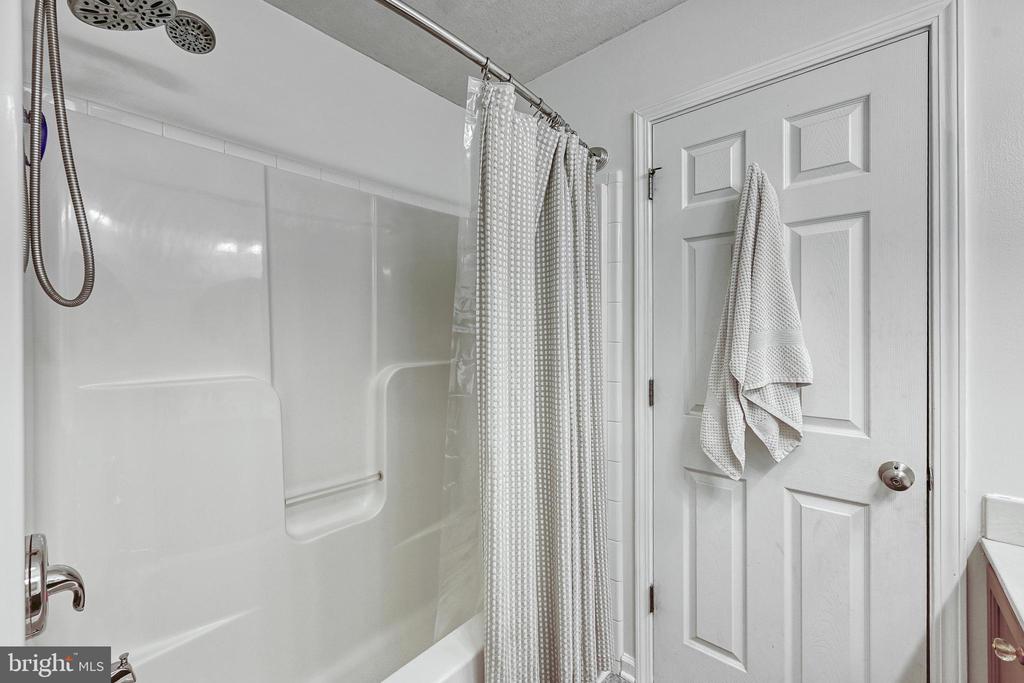197 SHANNON GLEN CT, LOUISA, Virginia 23093, 5 Bedrooms Bedrooms, ,3 BathroomsBathrooms,Residential,197 SHANNON GLEN CT,VALA2010046 MLS # VALA2010046