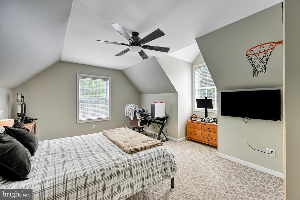 197 SHANNON GLEN CT, LOUISA, Virginia 23093, 5 Bedrooms Bedrooms, ,3 BathroomsBathrooms,Residential,197 SHANNON GLEN CT,VALA2010046 MLS # VALA2010046