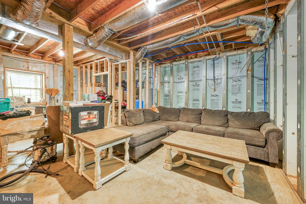 197 SHANNON GLEN CT, LOUISA, Virginia 23093, 5 Bedrooms Bedrooms, ,3 BathroomsBathrooms,Residential,197 SHANNON GLEN CT,VALA2010046 MLS # VALA2010046