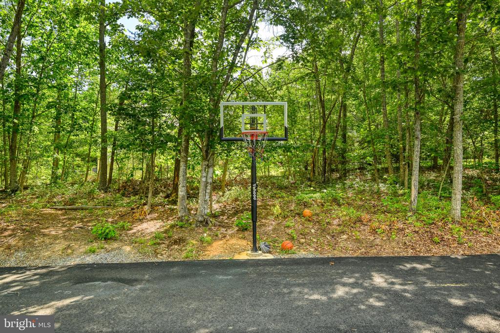197 SHANNON GLEN CT, LOUISA, Virginia 23093, 5 Bedrooms Bedrooms, ,3 BathroomsBathrooms,Residential,197 SHANNON GLEN CT,VALA2010046 MLS # VALA2010046